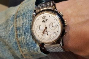 Tissot surprises with the 39.5mm Heritage 1948 equipped with an ETA 2894-4. Cool chrono, cool Milanese bracelet.