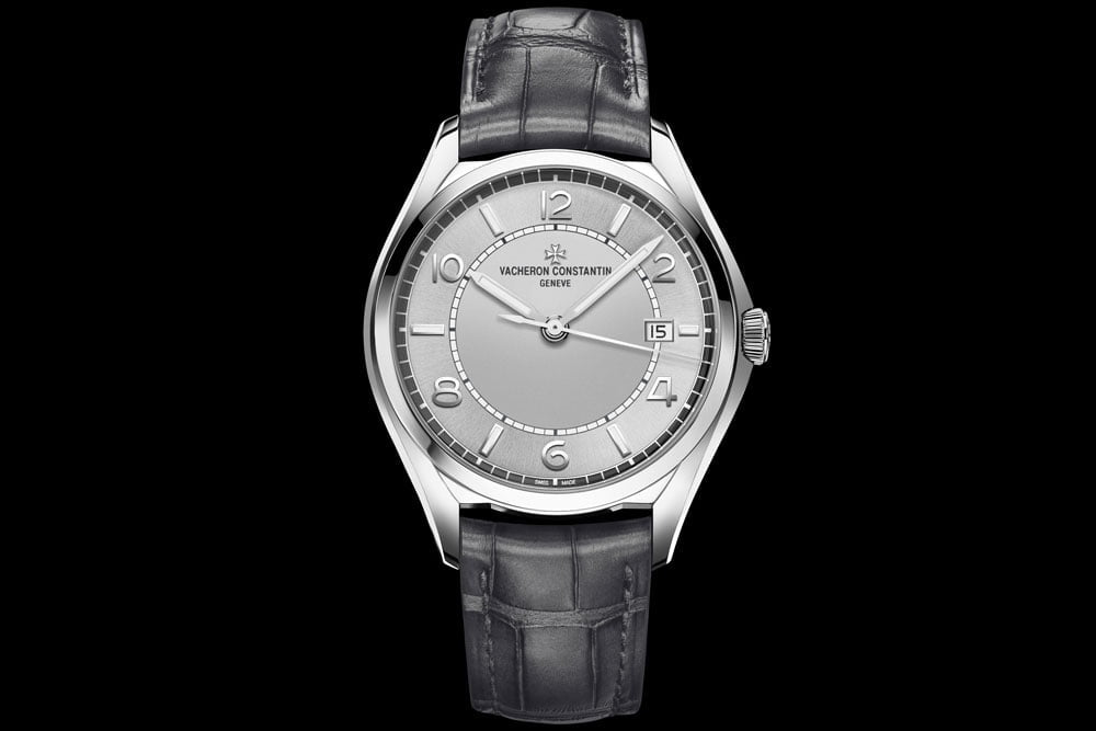 Our advice is to obtain the steel version, a beauty on the wrist