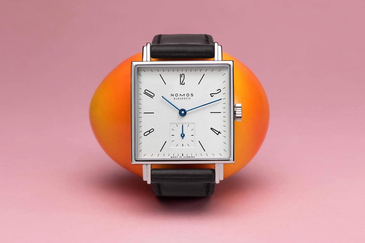 NOMOS Tetra easter