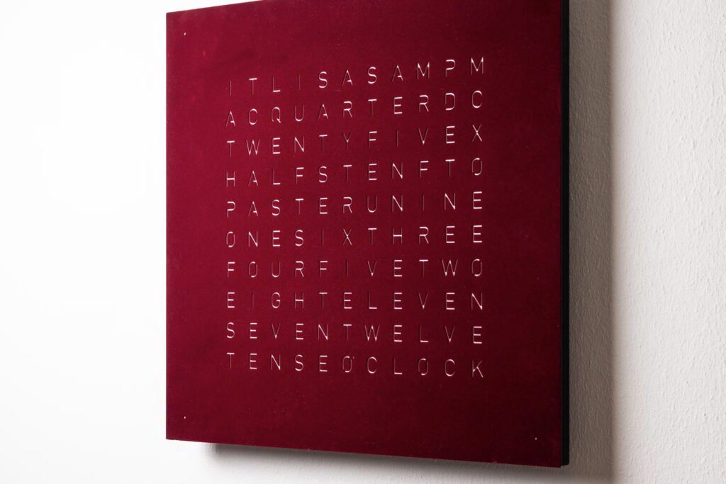QLOCKTWO Velvet Warm Red 90 x 90 cm
