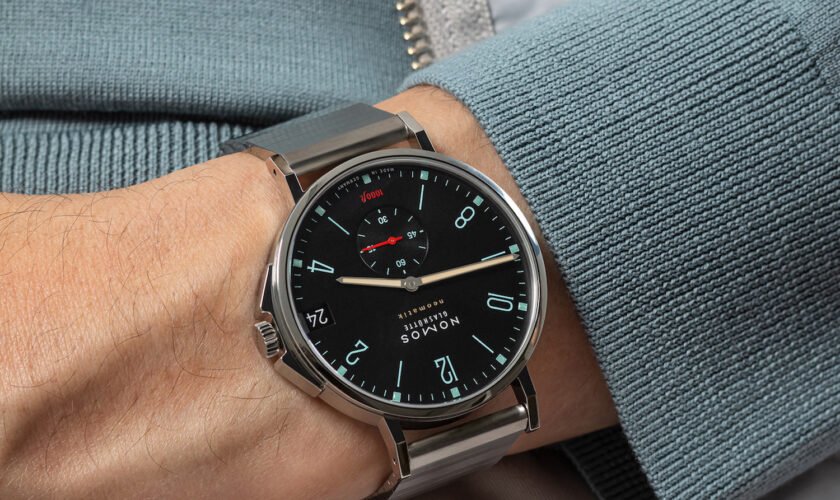 NOMOS Tangente Sport neomatik 42 date marine black